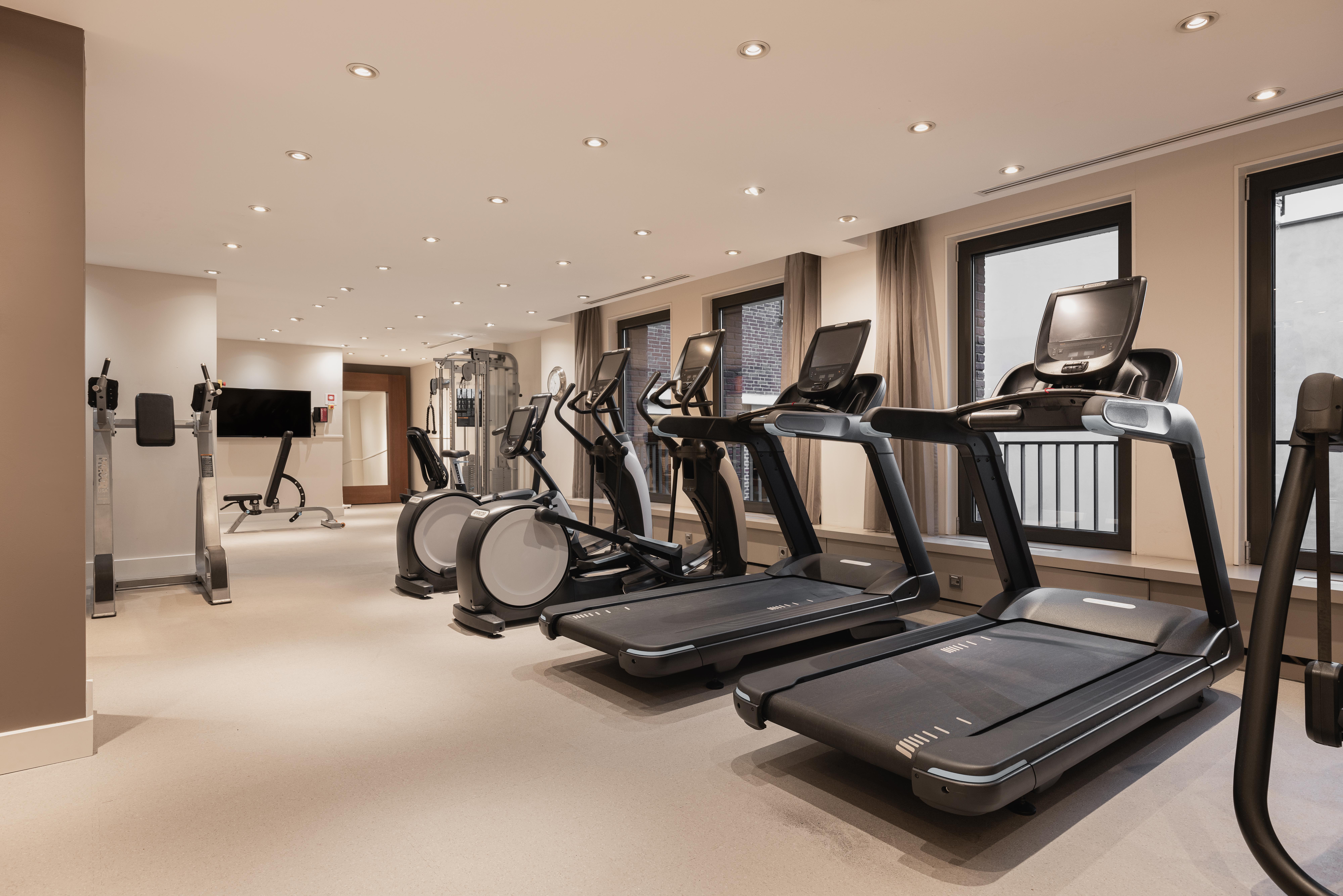 Hilton The Hague Hotel Kültér fotó The gym at The Ivy Collection