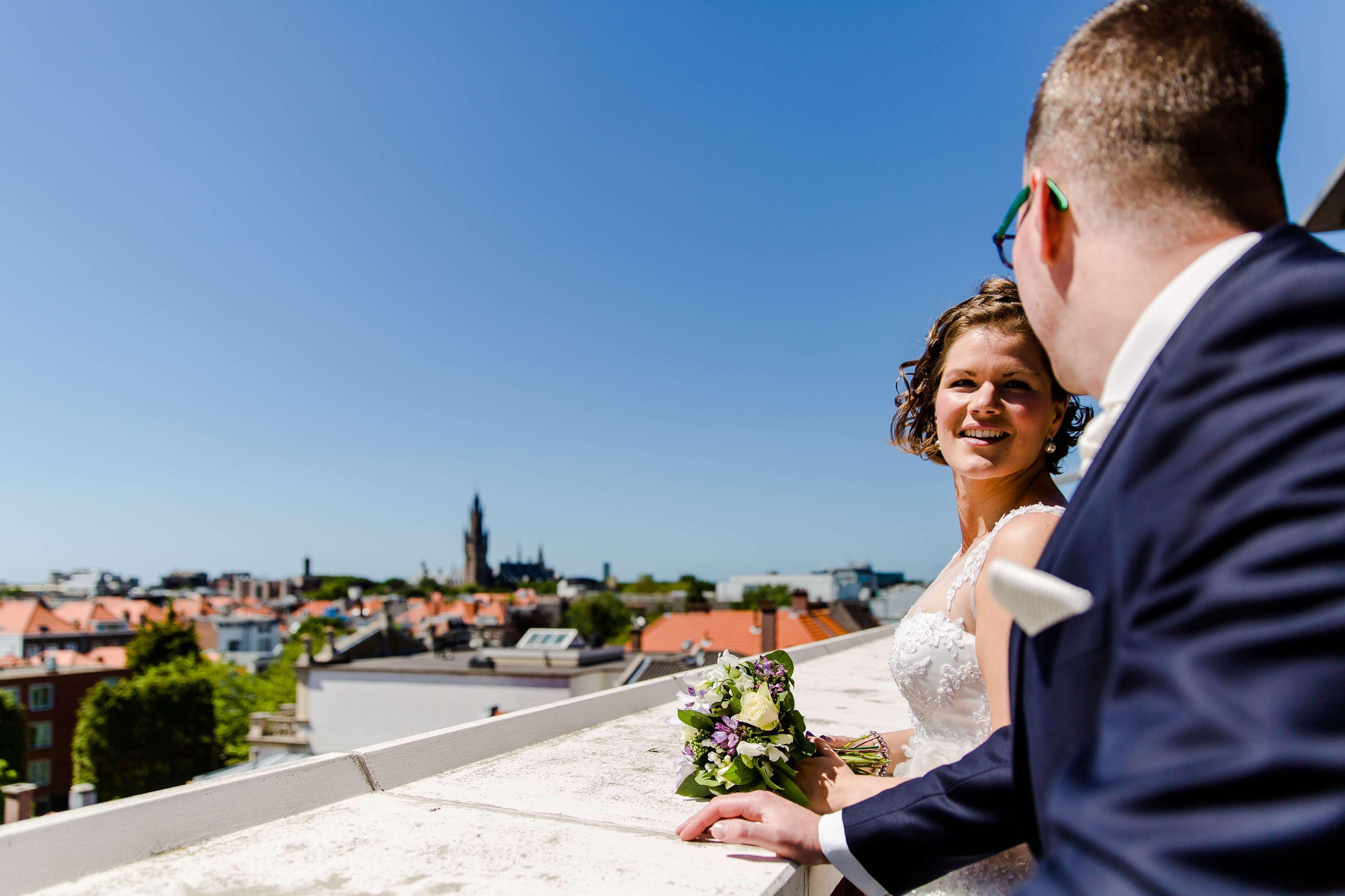 Hilton The Hague Hotel Kültér fotó Wedding couple on the roof of the Hotel