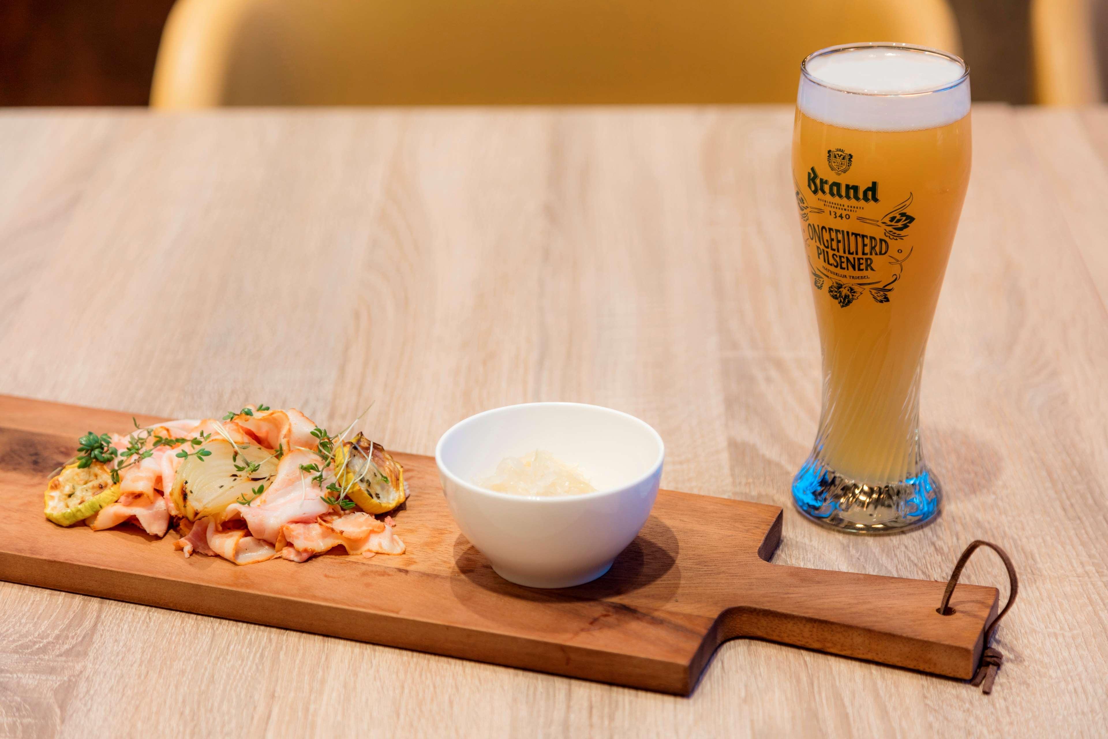 Hilton The Hague Hotel Kültér fotó Beer and tapas