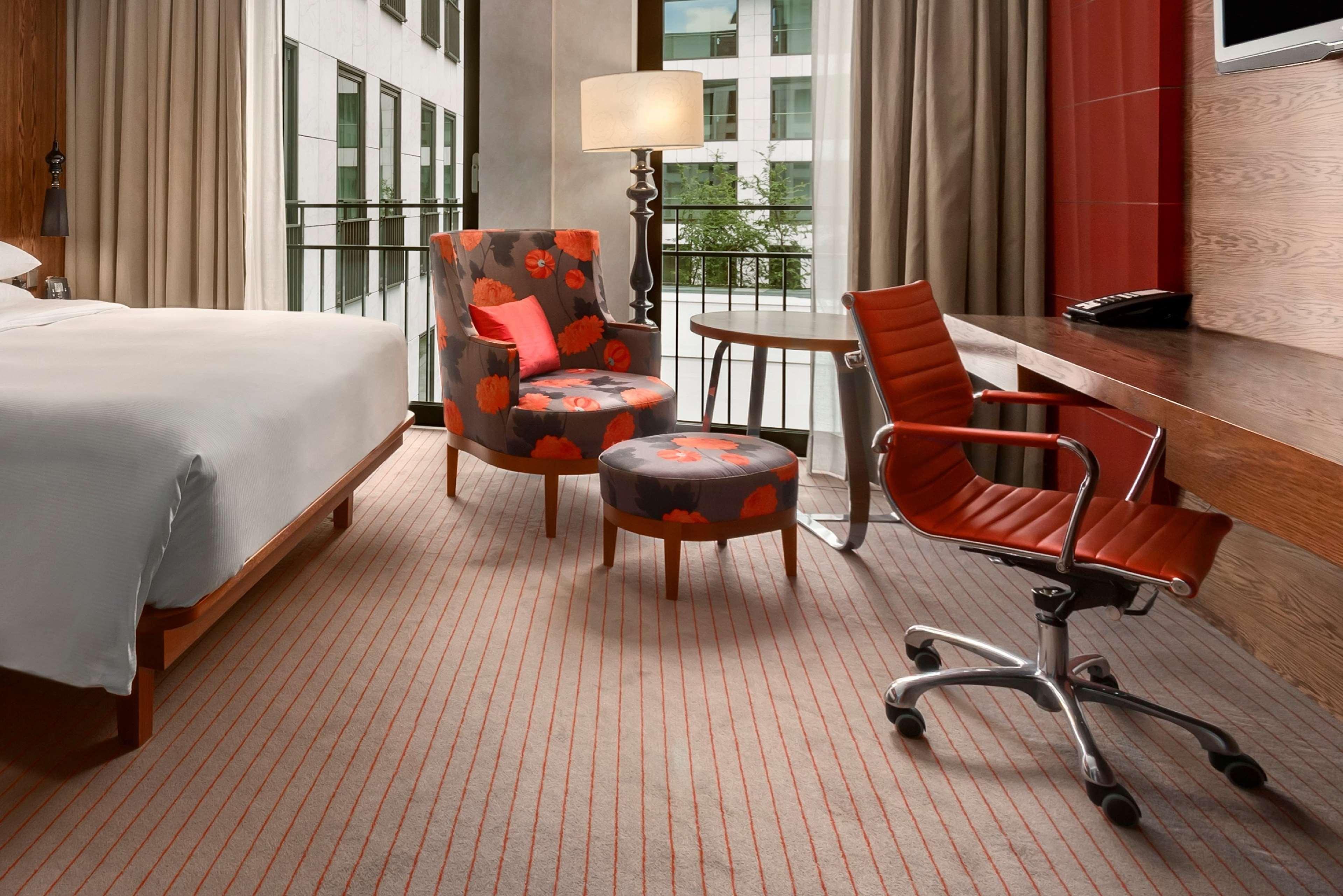 Hilton The Hague Hotel Kültér fotó A room at the hotel