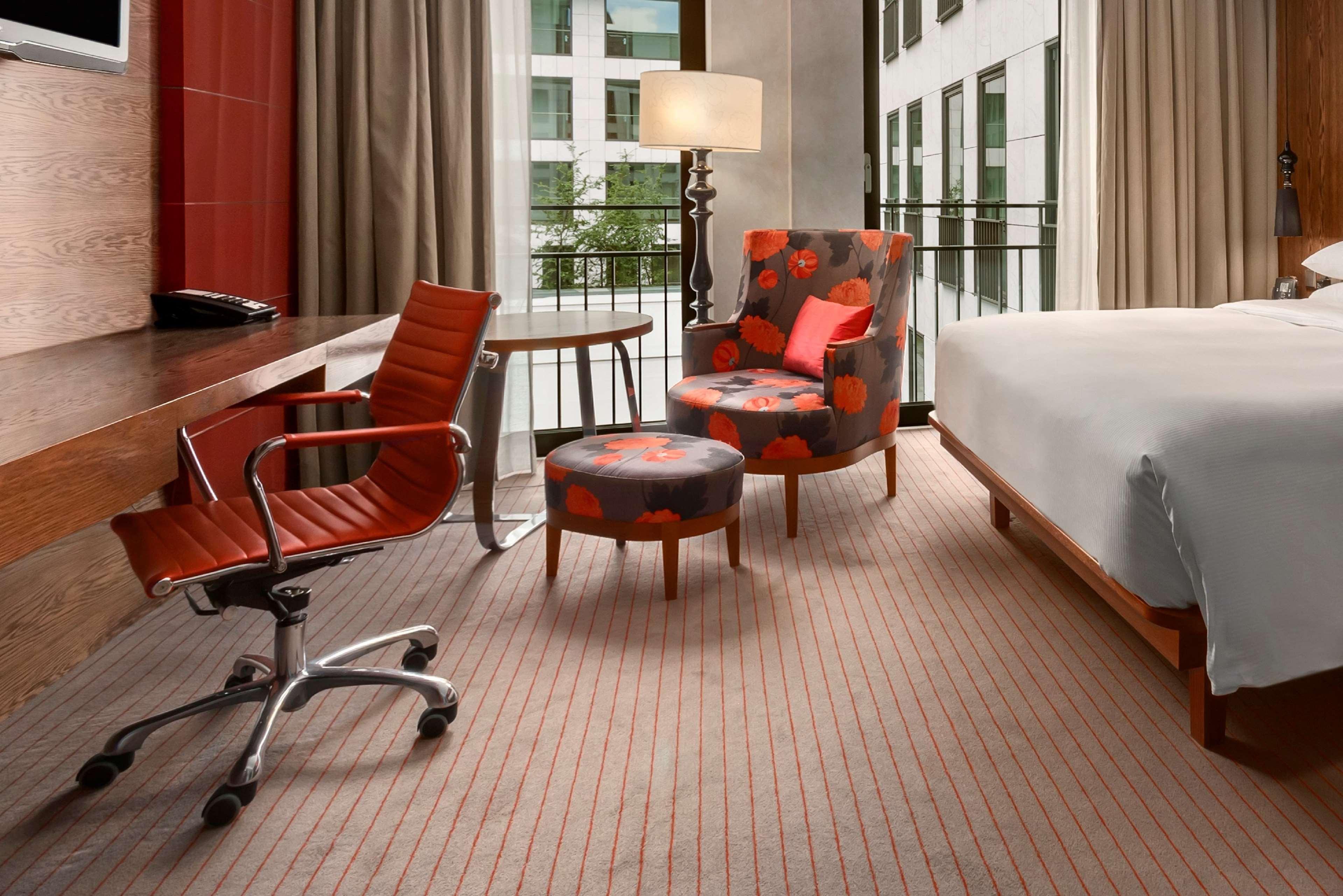 Hilton The Hague Hotel Kültér fotó A room at the hotel